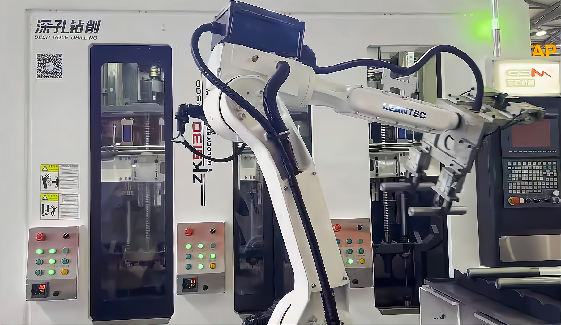 ZK5120×6/500 倒立六軸深孔鉆床配置六軸機器人，加工新能源電機軸單機自動化